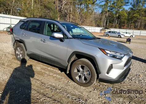 2024 Toyota Rav4 Xle z USA, uszkodzony, nr VIN 2T3RWRFV4RW241646